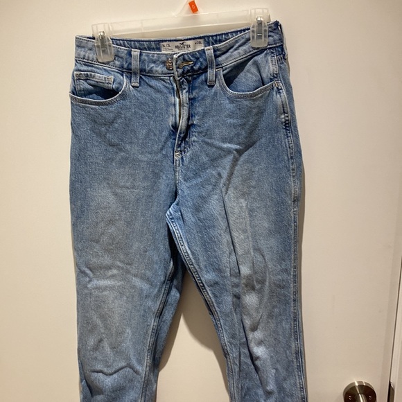 Hollister curvy high rise mom jean acid wash - Picture 3 of 6